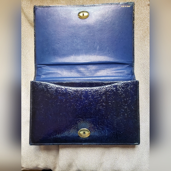 Elegant Black and Gold Clutch - Picture 11 of 15